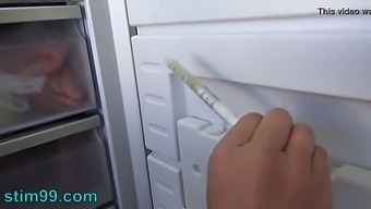 用注射器在子宫里极度自慰