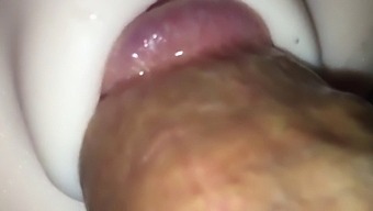 直男爸爸享受口袋小穴的独奏游戏