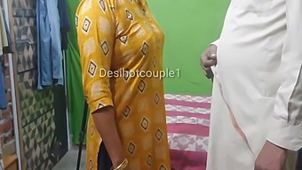 印度女裁缝用性服务换取免费剪裁服务