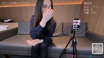 已婚女人在电话里达到高潮并喷射