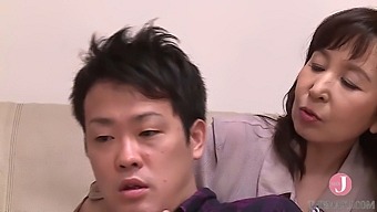 介绍松井玲子,我的继祖母无法解决的性欲 - 第一部分