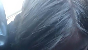 少女宝贝从她最好的朋友那里得到路头