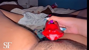有个妹子真会玩,简直像在操一个有钱的骚逼。